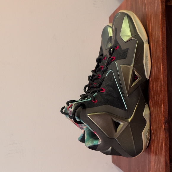 Nike Lebron 11 XI Kings Pride Sz 11